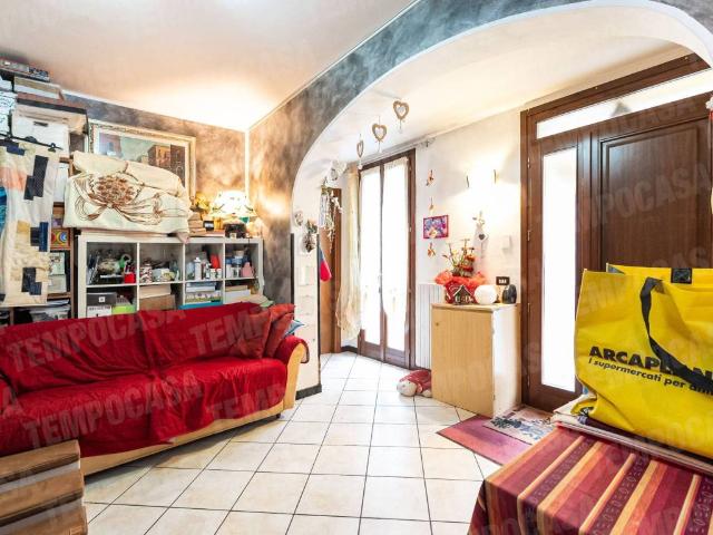 Appartamento in vendita a Giussano, Lombardia