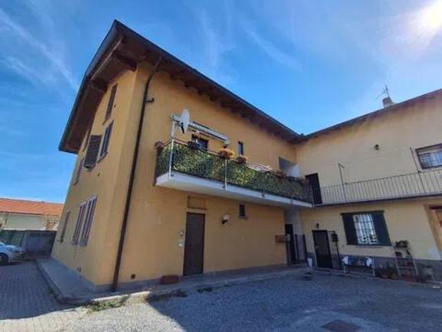 Appartamento in vendita a Verano Brianza, Lombardia