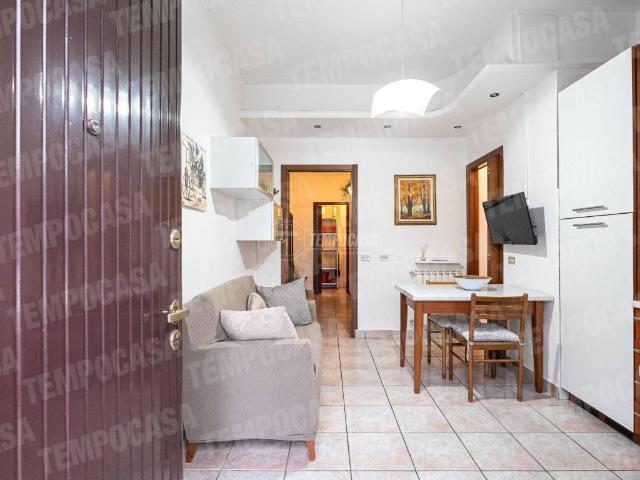 Appartamento in vendita a Giussano, Lombardia