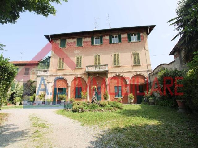 Appartamento in vendita a Golasecca, Lombardia