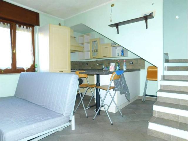 Appartamento in vendita a Golasecca, Lombardia
