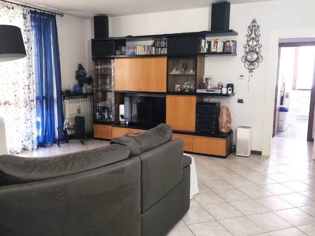 Appartamento in vendita a Gorla Maggiore, Varese