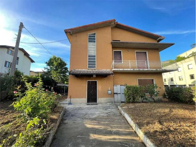 Appartamento in vendita a Gorle, Lombardia