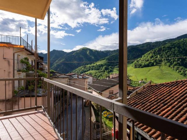 Appartamento in vendita a Gorno, Lombardia