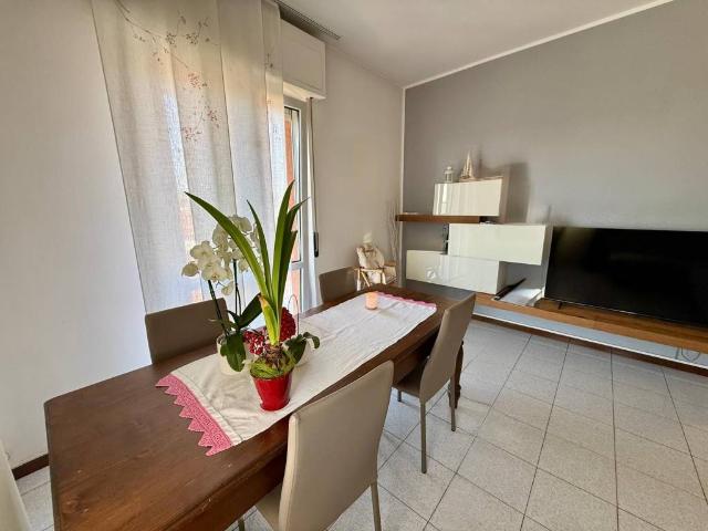 Appartamento in vendita a Grandate, Lombardia