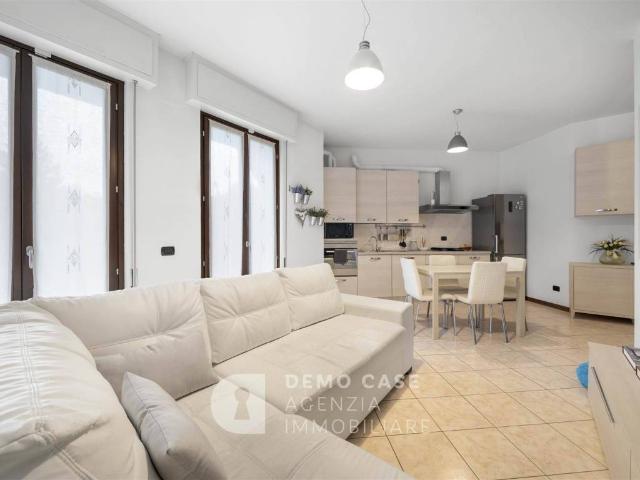 Appartamento in vendita a Grandate, Lombardia