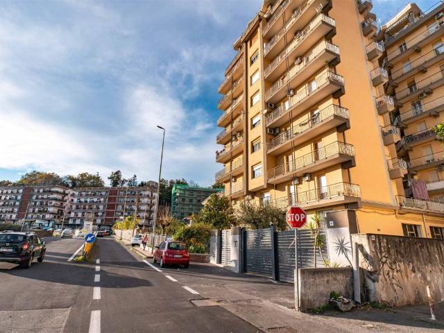 Appartamento in vendita a Fasano, Gravina Di Catania