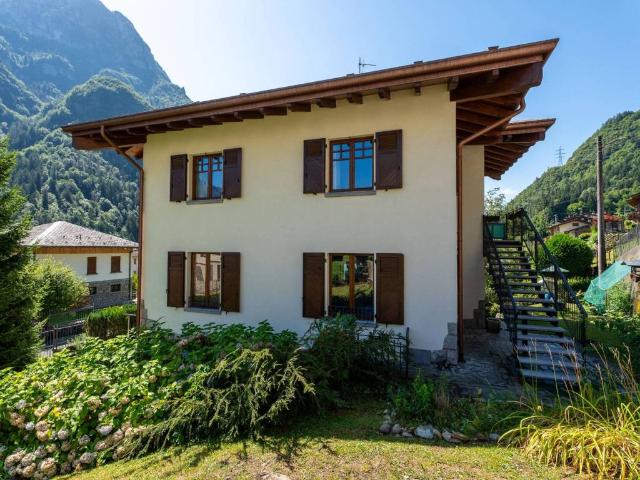Appartamento in vendita a Gromo, Lombardia