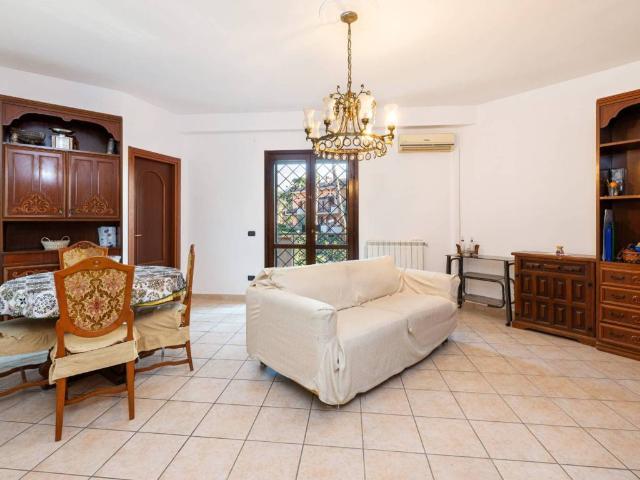 Appartamento in vendita a Squarciarelli, Roma Capitale