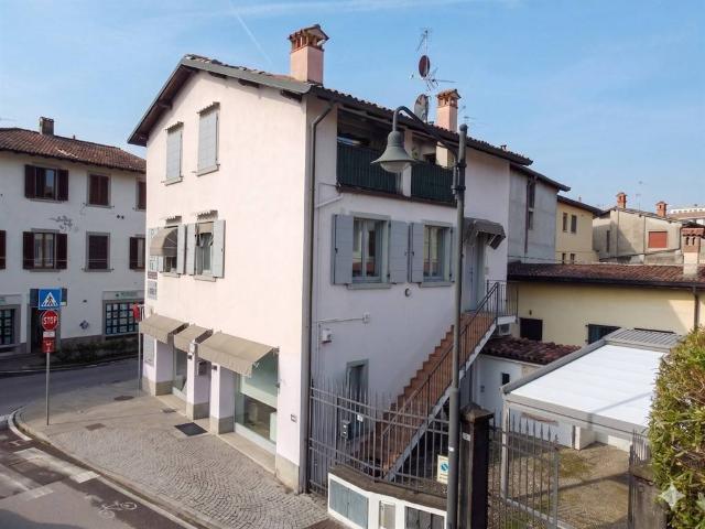 Appartamento in vendita a Grumello Del Monte, Lombardia