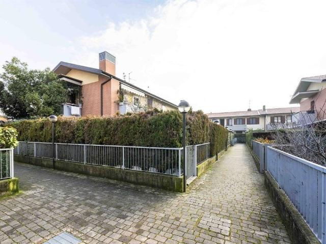 Appartamento in vendita a Grumello Del Monte, Lombardia