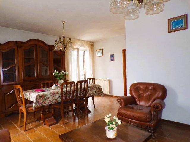 Appartamento in vendita a Gualdo Tadino, Umbria