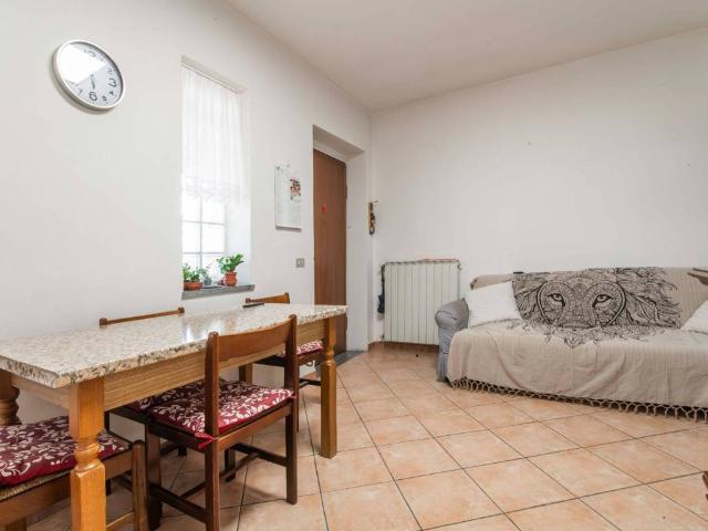 Appartamento in vendita a Guanzate, Lombardia