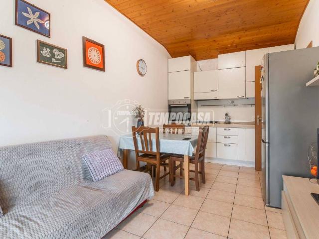 Appartamento in vendita a Guanzate, Lombardia