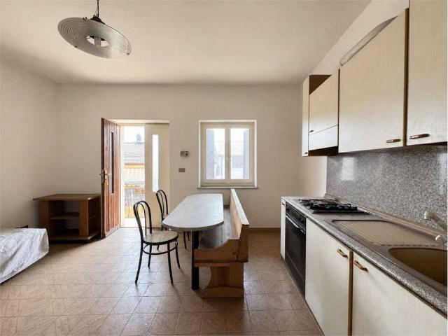 Appartamento in vendita a Guanzate, Lombardia