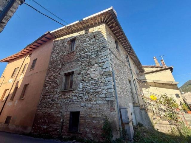 Appartamento in vendita a Semonte-Casamorcia, Gubbio