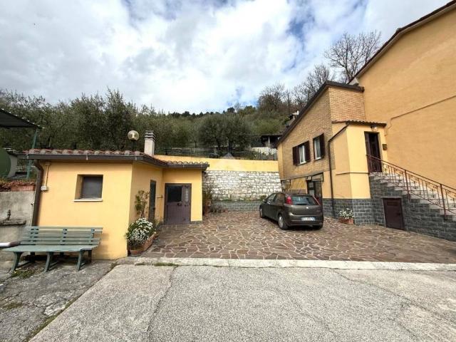 Appartamento in vendita a Gubbio, Umbria