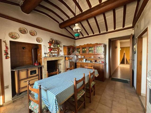 Appartamento in vendita a Gubbio, Umbria