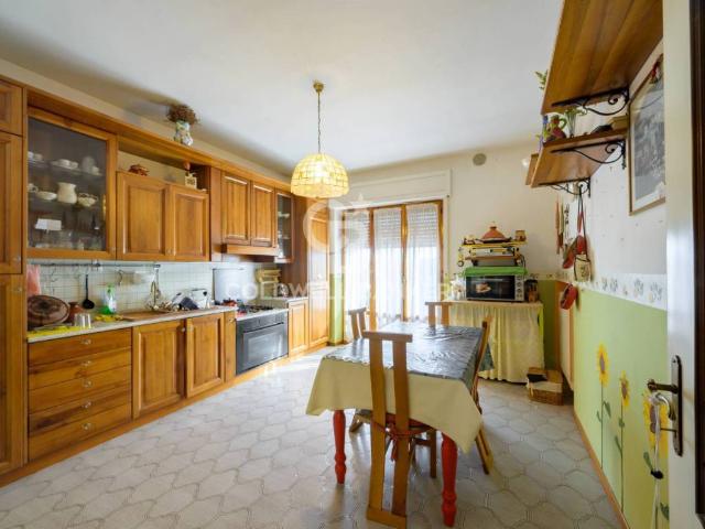 Appartamento in vendita a Gubbio, Umbria