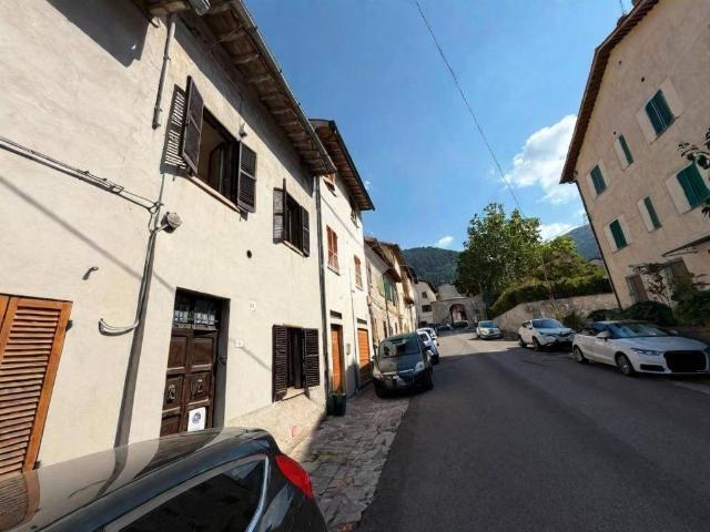 Appartamento in vendita a Gubbio, Umbria