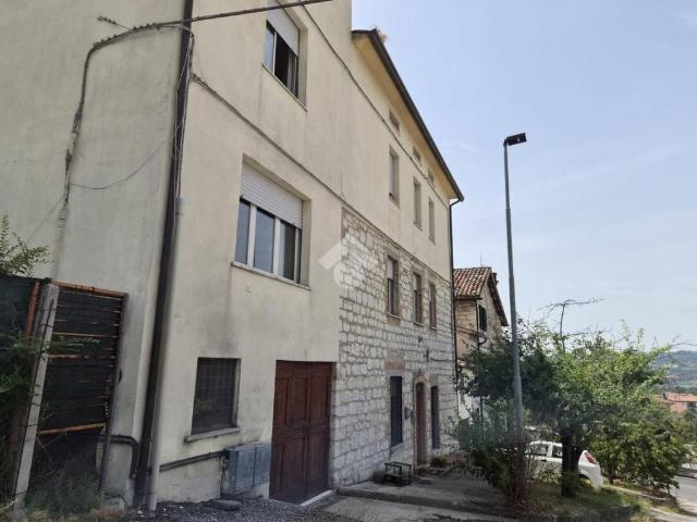 Appartamento in vendita a Gubbio, Umbria
