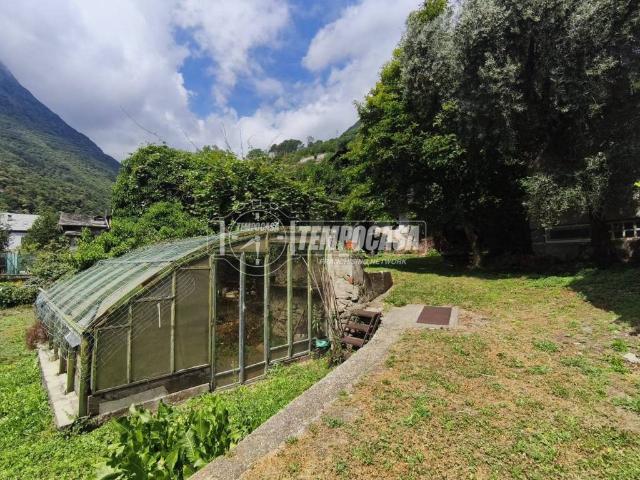 Villa Indipendente in vendita a Hone, Aosta
