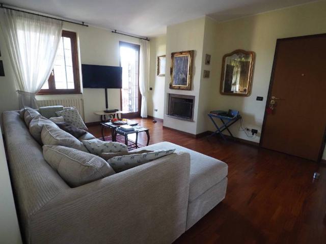 Appartamento in vendita a Imbersago, Lombardia