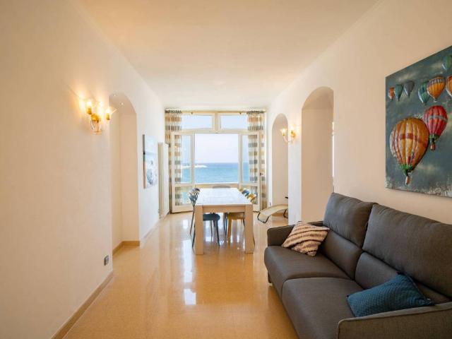 Appartamento in vendita a Borgo Marina, Imperia
