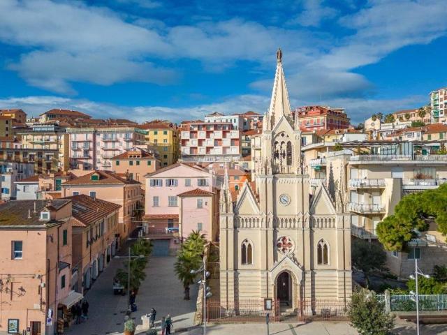 Appartamento in vendita a Borgo Marina, Imperia