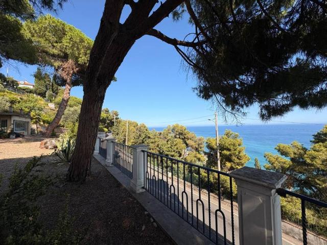 Appartamento in vendita a Imperia, Liguria