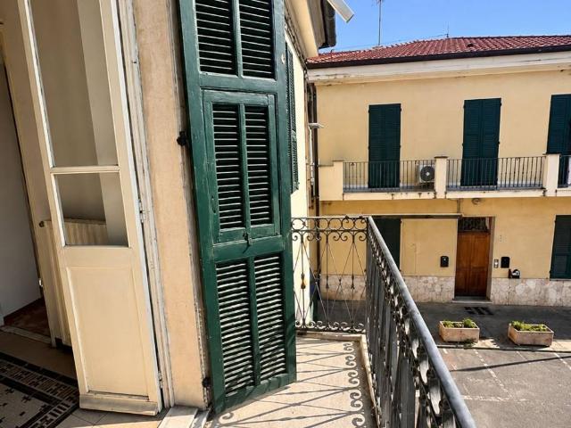 Appartamento in vendita a Imperia, Liguria
