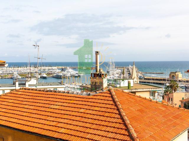 Appartamento in vendita a Borgo Marina, Imperia