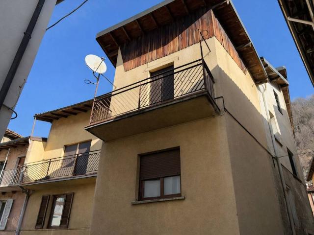 Appartamento in vendita a Introbio, Lombardia
