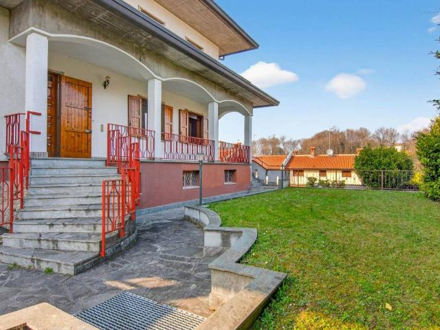 Appartamento in vendita a Inverigo, Lombardia