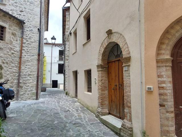 Appartamento in vendita a Isola Del Gran Sasso, Abruzzo