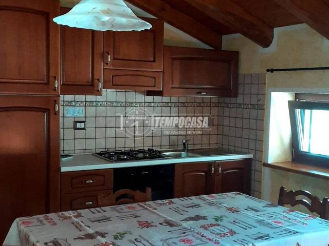 Appartamento in vendita a Issogne, Aosta