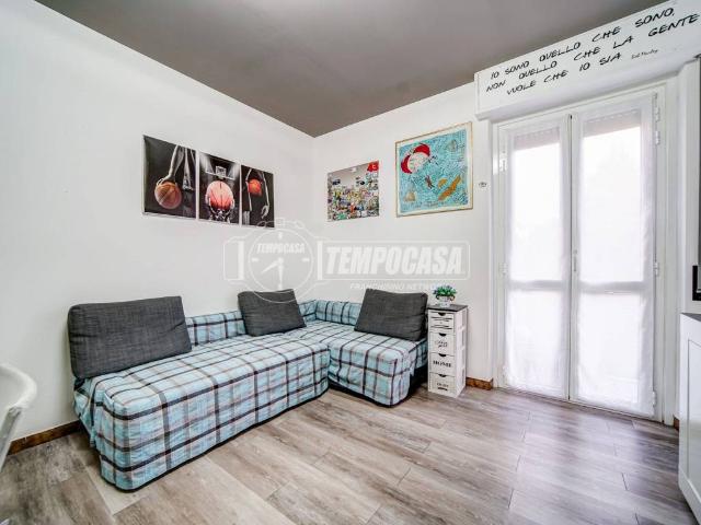 Appartamento in vendita a Jerago Con Orago, Lombardia