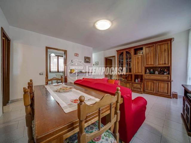 Appartamento in vendita a Jerago Con Orago, Lombardia