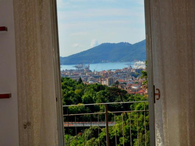 Appartamento in vendita a Vezzano Ligure, Liguria