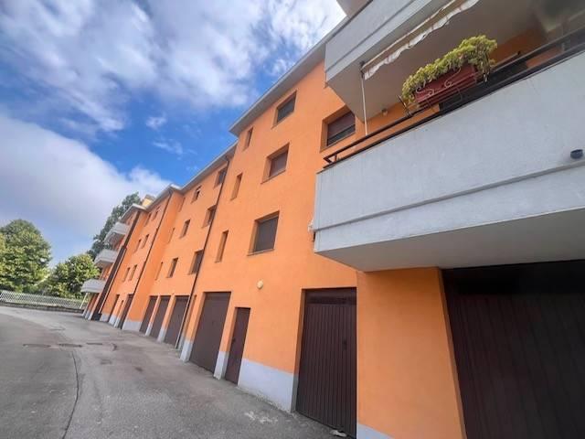 Appartamento in vendita a Lacchiarella, Lombardia