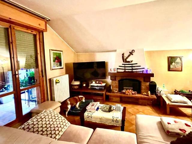 Appartamento in vendita a Lacchiarella, Lombardia