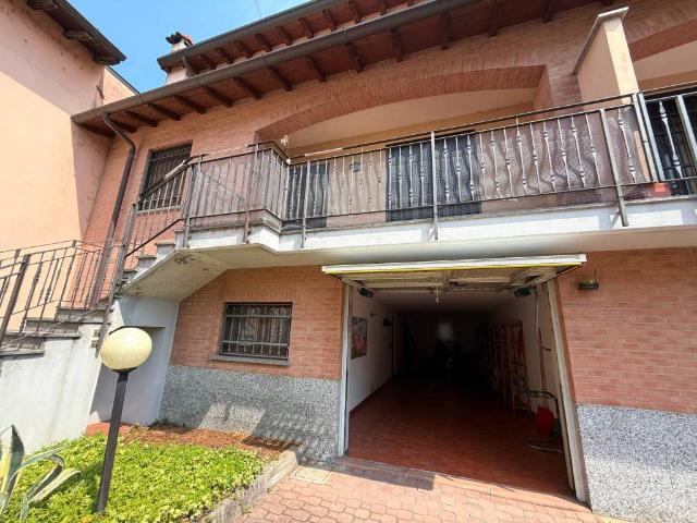 Appartamento in vendita a Lacchiarella, Lombardia
