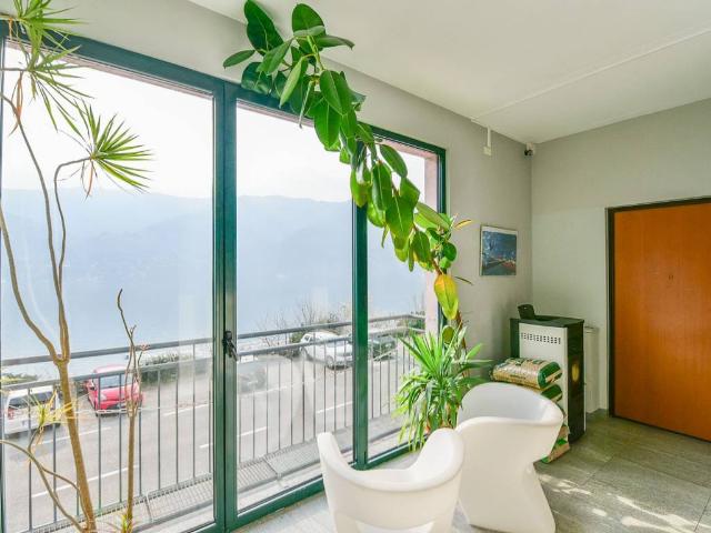 Appartamento in vendita a Laglio, Lombardia