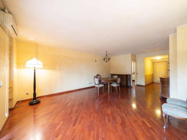 Appartamento in vendita a Lainate, Lombardia
