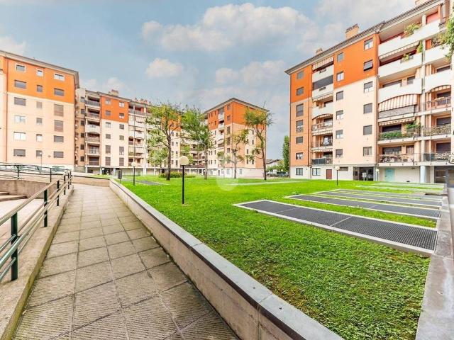 Appartamento in vendita a Lainate, Milano