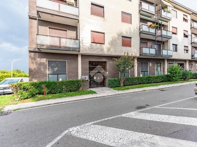 Appartamento in vendita a Lainate, Milano