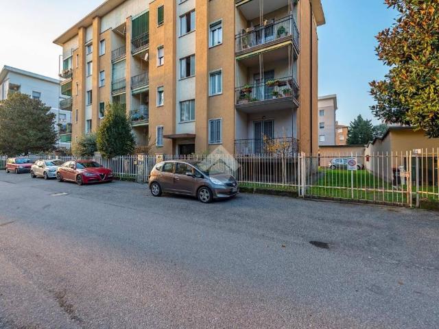 Appartamento in vendita a Lainate, Milano