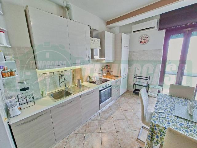 Appartamento in vendita a Lainate, Lombardia