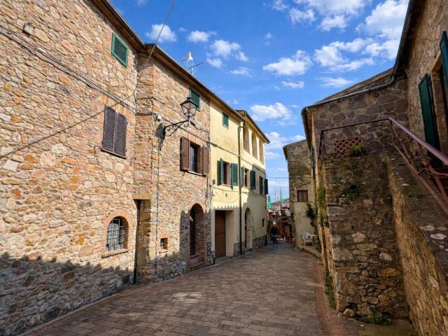 Appartamento in vendita a Lajatico, Toscana