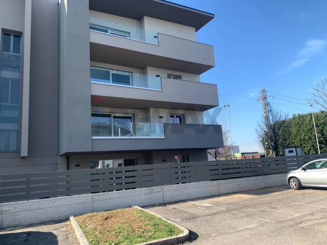 Appartamento in vendita a Lallio, Lombardia